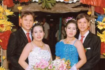 Chuyện tình 2 cặp vợ chồng song sinh “Tiền-Vô-Đậm-Đà“