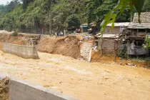 Sông Hồng đột ngột xuất hiện lũ lớn