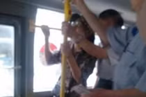 Xúc động chuyện tình 2 cụ già trên xe bus 