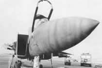 Kỳ tích: F-15 mất 1 cánh vẫn bay tốt 