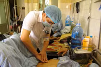 Xăm hình dễ mắc viêm gan C