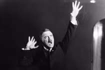 Ảnh hiếm: Khi Hitler tập diễn thuyết “điên cuồng“