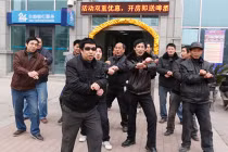 Công nhân nhảy Gangnam Style để biểu tình, đòi lương 