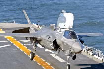 Xem F-35B hạ cánh thẳng đứng trong đêm 