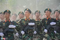 Ảnh QS ấn tượng tuần: bộ đội diễu binh với mũ nồi