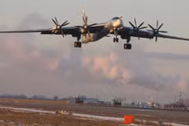 Oanh tạc cơ Tu-95MS Nga đâm xuống đất