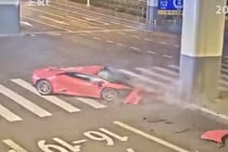 Video: Tông vào trụ bê tông, siêu xe Lamborghini 69 tỷ đồng nát đầu