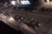 Video: Hàng dài xe quân sự vận chuyển thi thể bệnh nhân Covid-19 ở Italy