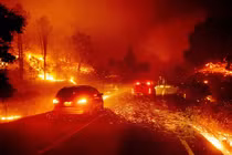 Những cảnh tượng kinh hoàng trong đám cháy diện rộng ở California