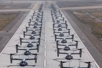 Video: Máy bay MV-22B Osprey Mỹ nối đuôi cất cánh kiểu “Voi đi bộ“