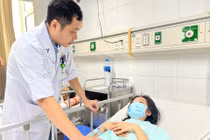 Thói quen sau khi ăn khiến cô gái 17 tuổi bị thủng ruột
