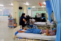 7 du khách Hà Nội nhập viện tại Đà Nẵng nghi bị ngộ độc thực phẩm