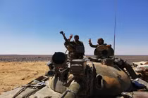 Quân đội Syria phản công dữ dội, quyết giành lại thành phố chiến lược Saraqib