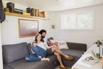 Đôi vợ chồng trẻ vẫn sống hạnh phúc trong căn nhà 28m² bình yên