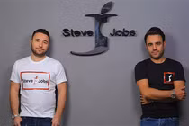 Steve Jobs "đau điếng" khi tên mình được gắn trên mác quần áo