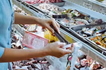 Đừng dại mua 4 loại thực phẩm quen thuộc này trong siêu thị