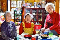 Người dân tại ngôi làng "sống thọ nhất thế giới" tiết lộ bí kíp