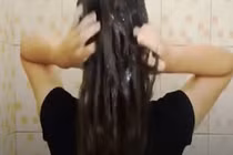 Video : Thói quen sai lầm khi gội đầu khiến tóc hư tổn nặng