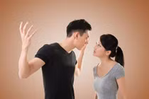 Mẹ chồng vui ra mặt khi thấy vợ chồng tôi cãi nhau