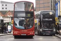 Bé gái 12 tuổi bị 6 thanh niên tấn công tình dục trên xe bus
