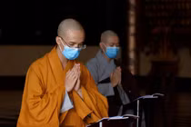 Phạm lỗi, sám hối thế nào?
