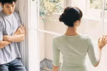 Sau ly hôn, chồng suy sụp hơn vợ