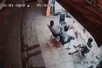 Video: Say rượu đạp nhầm chân ga, nữ tài xế húc bay người