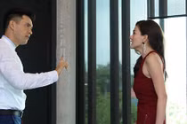 Đêm muộn,tôi thấy vợ bước xuống từ xe ô tô của một người đàn ông
