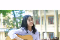 "Crush quốc dân của mọi chàng trai": Xinh xắn, hát hay, đàn giỏi