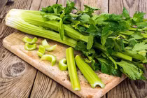 Bạn có biết những thực phẩm này đại kỵ với cần tây 