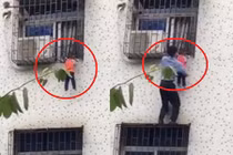 Video: Người đàn ông cứu bé trai bị kẹt đầu vào khung sắt, treo lơ lửng