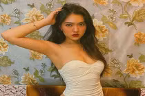 Những hot girl chăm khoe sắc vóc gợi cảm