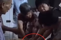 Video: Phụ nữ tranh nhau miếng thịt lợn ở Trung Quốc vì giá tăng cao