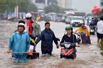 "Hà Nội cứ mưa là ngập" vì quay lưng với những dòng sông?