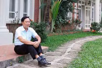 Chuyến xe thót tim đưa vợ hàng xóm đi đẻ trong mưa bão