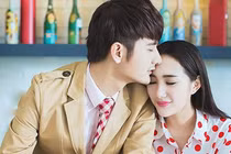 Người yêu cũ nhắn tin mời cưới, chồng trả lời khiến vợ mát lòng