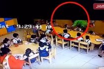 Cô giáo dùng băng dính dán miệng học sinh gây phẫn nộ