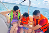 Thủy Tiên khoe ảnh đi du lịch để lộ ngoại hình con gái cưng