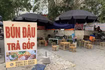 Quán bún đậu trả góp độc nhất Hà Nội