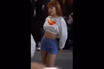 Video: Những lần BTS và dàn sao Hàn đỏ mặt vì sự cố trang phục