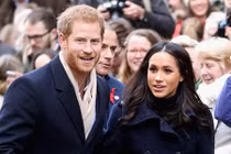 Hôn thê Hoàng tử Anh Meghan Markle khoe “dáng ngọc” với yoga