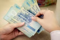 Chưa con cái, lương 20 triệu/tháng không đủ tiêu: Vợ chồng trẻ khủng hoảng