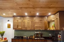 Căn bếp gỗ đậm chất xưa của cặp vợ chồng Đà Nẵng