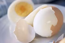 Luộc trứng kiểu này khiến vừa mất dinh dưỡng vừa dễ rước bệnh vào người