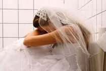 Khóc một mình đêm tân hôn vì ham chồng đại gia