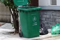 2 bé gái sơ sinh được phát hiện trong thùng rác: Người mẹ trần tình