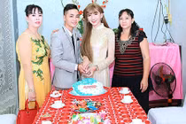 Cặp chuyển giới kết hôn: chú rể là nữ, cô dâu là nam