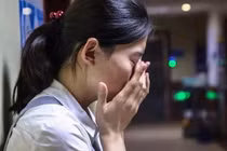 Mẹ chồng tương lai đưa tôi đến bãi cỏ và làm một hành động đáng sợ