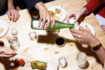 Đi ăn bất ngờ gặp sếp, phải làm sao cho thấu tình đạt lý
