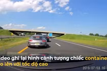 Video: Tài xế Porsche 911 thoát chết gang tấc nhờ tài lái xe điêu luyện